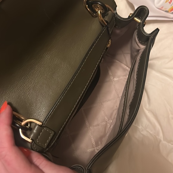 Micheal Kors olive green satchel - Picture 2 of 3